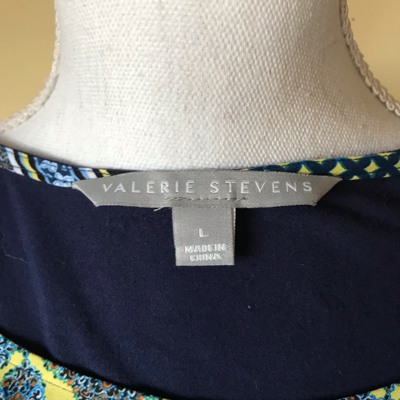 A perfect spring time Blouse. - Picture 3 of 3